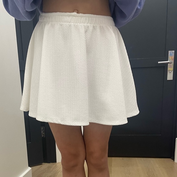 NEW! BCBGirls white skirt Soft with embossed tone on tone pattern. Never worn - Picture 7 of 7